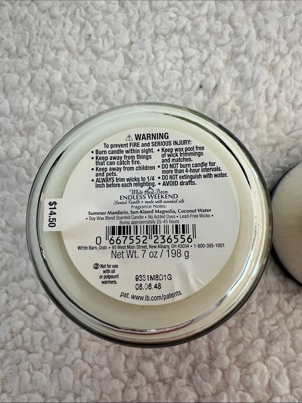 White Barn Twin Scented Candle Set in Tiki Beach & Endless Weekend - 7 oz each - Picture 4 of 5